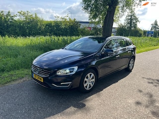 Volvo V60 2.0 T4 Kinetic 1e Eigenaar Airco Cruise Navi Pdc Achter Leder Bekleding