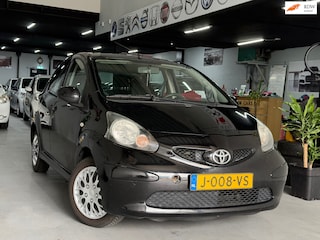 Toyota Aygo 1.0-12V/ 5drs/ dealeronderhouden/ 1jaar apk/ airco/ EL-ramen/ zeer nette auto.