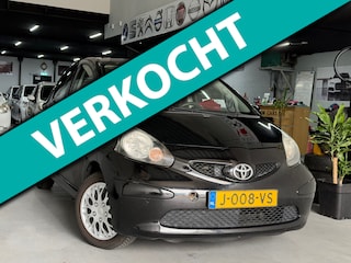 Toyota Aygo 1.0-12V/ 5drs/ dealeronderhouden/ 1jaar apk/ airco/ EL-ramen/ zeer nette auto.