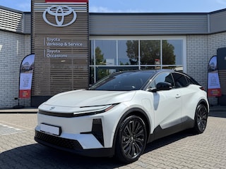 Toyota C-HR EXECUTIVE AWD 77 kWh NIEUW & DIRECT LEVERBAAR!! PREMIUM PACK PANO-DAK BLIND-SPOT PARK-SENSOREN 360° CAMERA STOEL/STUURVERW WARMTEPOMP EL-ACHTERKLEP