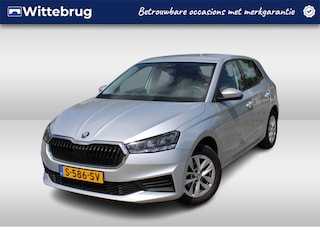 Skoda Fabia 1.0 TSI 95pk Ambition / Navigatie / LED / LM 15 inch / Parkeersensoren A / APP