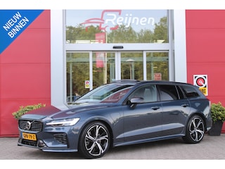 Volvo V60 2.0 T6 350PK Plug-in hybrid AWD Plus Dark | PANORAMISCH SCHUIF/KANTELDAK | PREMIUM AUDIO HARMAN/KARDON | NAVIGATIE VIA GOOGLE AUTO | APPLE CARPLAY / ANDROID AUTO | FULL-LED KOPLAMPEN | VERLICHTINGSPACK 2 | TREKHAAK MET SEMI ELEKTRISCH INKLAPBARE KOGEL 1800KG TREKGEWICHT! | 19'' 5-DOUBLE SPAAKS MATT GRAPHITE / DIAMOND CUT VELGEN | LEDEREN BEKLEDING | POWER SEATS - BESTUURDERS- EN PASSAGIERSSTOEL ELEKTRISCHVERSTELBAAR MET GEHEUGEN, ELEKTRISCH VERSTELBARE ZITVERLENGERS /LENDESTEUN VIERVOUDIG | STOEL- EN ACHTERBANKVERWARMING | STUURVERWARMING | VOORRUITVERWARMING | PARKEERVERWARMING MET TIMER (STANDKACHEL) | VISUAL PARK ASSIST - CAMERA VOOR + ACHTER INCL. 360 GRADEN VIEW | EXTRA GETINTE ACHTERRUITEN | ELEKTRISCH BEDIENBARE ACHTERKLEP | ELEKTRISCH INKLAPBARE BUITENSPIEGELS |