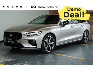 Volvo V60 T8 Automaat Plug-in hybrid AWD Plus Dark | Semi-Electrische Wegklapbare Trekhaak | Harman Kardon Premium Audio | 360° Parkeercamera | Parkeersensoren voor + achter | Stoelverwarming | Panoramadak | Head-Up Display .