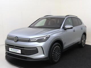 Volkswagen Tiguan 1.5 eHybrid Life Edition | SoH 97% | Trekhaak | 360 camera | Adaptieve demping | Parkeerassistent | Stoelverwarming voor en achter | Dodehoek detectie | Navigatie |