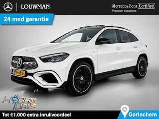 Mercedes-Benz GLA 250 e AMG Plug-In Hybride AMG Line | Night Pakket | Trekhaak | Panorama Schuif Kanteldak | 20 Inch AMG Velgen | Dodehoek Assist | Stuur en Stoelverwarming. Inclusief 24 maanden Mercedes-Benz Certified garantie voor Europa.