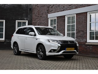 Mitsubishi Outlander 2.0 PHEV Business Edition Wij zijn op afspraak geopend! Graag bellen voor uw komst.
