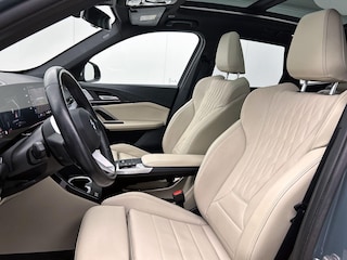 BMW X1 xDrive30e X-Line | VERWACHT | PANO-SCHUIFDAK | LEER | HARMAN KARDON | HEAD-UP | CAMERA | STOELEN VOOR ELEKTRISCH VERSTELBAAR