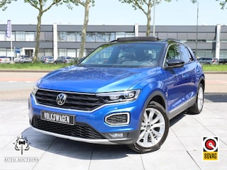 Volkswagen T-Roc 1.5 TSI Sport Panoramadak | Virtual | Keyless | Camera | Elektrische kofferklep | Stoelverwarming | Carplay | Trekhaak |