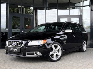 Volvo V70 2.0T R-EDITION AUT. - ORG. NL. - TREKHAAK