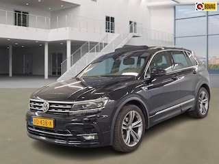 Volkswagen Tiguan 1.5 TSI Highline Business R / PANO / DSG / TREKHAAK