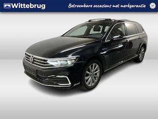 Volkswagen Passat Variant 1.4 TSI PHEV GTE / AUTOMAAT/ PANO/ TREKHAAK/ ACC/ STUUR+STOELVERWARM./ MEMORY SEAT/ MASSAGE/ DODEHOEK/ ELEK.ACHTERKLEP/ PARK.SENSOR.V+A/ CAMERA/ KEYLESS/ APP-CONNECT/ NAVI/ DAB/ CLIMA/ LED/ 18'' LMV