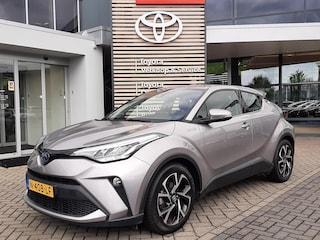 Toyota C-HR 2.0 HYBRID DYNAMIC TREKHAAK 4S-BANDEN NAVI PARK-SENSOREN 18''LMV APPLE/ANDROID CAMERA BLUETOOTH NL-AUTO AD-CRUISE