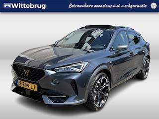 Cupra Formentor 1.4 e-Hybrid VZ Performance / AUTOMAAT/ 245 PK/ TREKHAAK/ PANODAK/ NAVI/ CRUISE/ DIGITAL DASH/ CLIMATE/ STOELVERWARMING/ PARK. SENSOREN + CAMERA