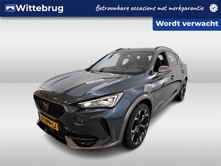 Cupra Formentor 1.4 e-Hybrid VZ Performance / AUTOMAAT/ 245 PK/ TREKHAAK/ PANODAK/ NAVI/ CRUISE/ DIGITAL DASH/ CLIMATE/ STOELVERWARMING/ PARK. SENSOREN + CAMERA