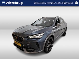 Cupra Formentor 1.4 e-Hybrid VZ Performance / AUTOMAAT/ 245 PK/ TREKHAAK/ PANODAK/ NAVI/ CRUISE/ DIGITAL DASH/ CLIMATE/ STOELVERWARMING/ PARK. SENSOREN + CAMERA