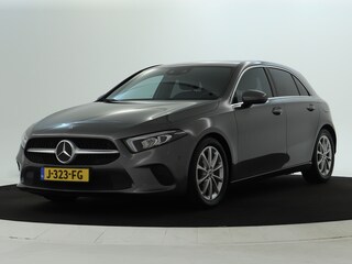 Mercedes-Benz A-klasse 160 Business Solution Luxury | Achteruitrijcamera | Sfeerverlichting | Stoelverwarming | Leder | Apple Carplay | Inclusief 24 maanden MB Certified garantie voor Europa.