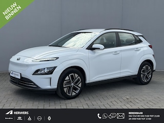 Hyundai Kona EV Comfort 39 kWh / Accu SOH 100% / 8 Jaar Batterijgarantie / Fabrieksgarantie tot 3-2027 / Dealer Onderhouden / 3 Fase Laden CCS Snelladen / Stoel & Stuurwiel Verwarming / Navigatie via Apple Carplay & Android Auto / Adaptieve Cruise / Keyless / DAB /
