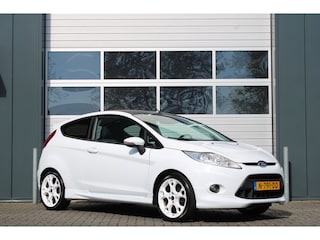 Ford Fiesta 1.6 Sport Clima/Cruise/Stoelverwarming/PDC/Bluetooth/Sportstoelen/RadioCD.AUX.USB/17"LM/Isofix/APK:24-11-2026