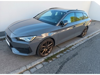 Cupra Leon E-Hybrid VZ Performance PANO l LEDER l ACC