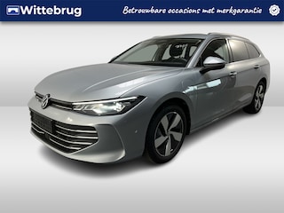 Volkswagen Passat Variant 1.5 eHybrid Business / AUTOMAAT/ TREKHAAK/ ACC/ PARK.SENSOREN V+A/ CAMERA/ STUUR+STOELVERWARM./ MASSAGE/ DODEHOEK/ HEAD-UP/ APP-CONNECT/ DIGITAL DASH/ DAB/ NAVI/ CLIMA/ LED/ 17'' LMV