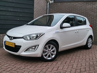 Hyundai i20 1.2i i-Deal - Navi - Afneembare trekhaak - N.A.P.