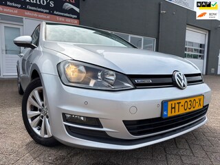 Volkswagen Golf 1.0 TSI Business Edition Connected van 2de Eig met parkeersensoren / camera en App connect en cruise controle