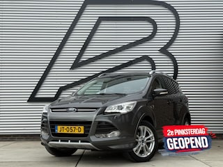 Ford Kuga 1.5 Titanium Styling Pack 1e Eigenaar|Navi|Pano|Trekhaak|Camera|Clima|Cruise|Stoelverwarming|Leder|N.A.P|Nieuwe APK bij Aflevering