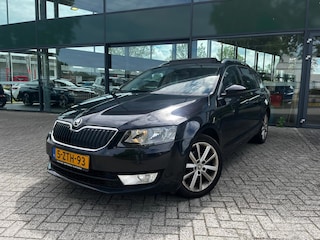 Skoda Octavia Combi 1.6 TDI Ambition Businessline (Automaat, Stoelverwarming, Panoramadak, Parkeersensoren, NL-auto)