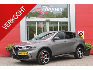 Alfa Romeo Tonale 1.5T Hybrid 160PK VELOCE | PREMIUM PACK: LEDEREN BEKLEDING/GEVENTILEERDE VOORSTOELEN/4-VOUDIG ELEKTRISCH VERSTELBARE LENDESTEUN VOORSTOELEN/ELEKTRISCH BEDIENBARE /HOOGGLANS ZWARTE RAAMOMLIJSTING/AMBIENT LIGHTING | TECHNOLOGY PACK: PARKEERWAARSCHUWING VOOR EN ACHTER/360° CAMERA/AUTOMATISCH INPARKEREN/ AUTONOMOUS DRIVING LEVEL 2: ADAPTIVE CRUISE CONTROL/LANE CENTERING ASSIST/TRAFFIC JAM ASSIST DODEHOEK DETECTIE AUTOMATISCH DIMMENDE BUITENSPIEGELS ELEKTRISCH BEDIENBARE ACHTERKLEP | WINTERPACK: STOELVERWARMING VOOR/STUURVERWARMING/VERWARMBARE RUITENSPROEIERS | 19" LICHTMETALEN VELGEN | DRAADLOZE TELEFOONLADER | NAVIGATIE | DRAADLOZE APPLE CARPLAY/ANDROID AUTO | FULL LED MATRIX KOPLAMPEN |