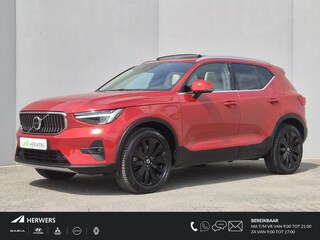 Volvo XC40 1.5 T4 Plug-in hybrid Ultimate Bright / Dealer onderhouden / All season banden / Glazen schuif- en kanteldak / Trekgewicht 1800 kg / Stuur- Stoel & Voorruitverwarming / Elektrische achterklep / Achteruitrijcamera / Harman/Kardon Audio Systeem /