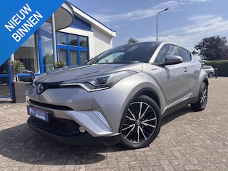 Toyota C-HR 1.8 Hybrid Executive Adaptieve Cruise Control, Navigatie, Achteruitrij Camera, Dodehoek herkenning, 18 INCH, Parkeersensoren voor en achter, Privacy Glass.