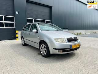 Skoda Fabia Combi 1.4-16V Comfort | CRUISE | ELEKTRISCHE RAMEN | AIRCO | TREKHAAK | SCHUIF/KANTELDAK | DAKRAILS | NL AUTO | NAP