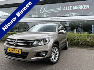 Volkswagen Tiguan 1.4 TSI R-Line Edition Airco - Apple carplay - Achteruitrijcamera - Parkeersensoren - Navigatie - Cruise control - Trekhaak - Dakrails - Led verlichting - Dakspoiler -  Licht metalen velgen 18 inch - Stuur multifun - Start/stop systeem - Radio - Bluetooth - mistlampen voor