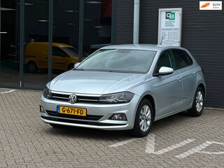 Volkswagen Polo 1.0 TSI Beats/STOELVERWARMING/CARPLAY/PARKEERSENSOR/NETTE STAAT!!