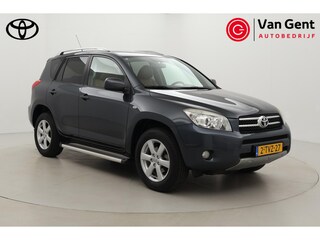 Toyota RAV4 2.0 VVTi Executive | Navigatie | Stoelverwarming | Cruise Control | Clima | Parkeersensoren voor/achter | Treeplanken | 17 inch | DVD speler