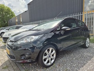 Ford Fiesta BWJ 2012 | 1.25 82PK Trend LEES TEKST | AIRCO | LICHTMETAAL | SPOILER | STUURBEKR |