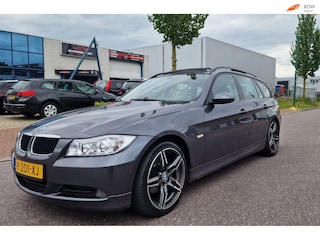 BMW 3-serie Touring 320i PANO CARPLAY NAVI PSENSOR CRUISE 2 X SLEUTELS