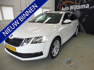 Skoda Octavia Combi 1.5 TSI Greentech Business Edition Trekhaak | Navi | LED | Leer/stof | LMV 17" | NL auto | 1e eig.