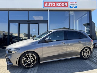 Mercedes-Benz B-klasse 180 136PK AMG NIGHT EDITON AUTOMAAT APPCARP./P-CAM /NAVI/WIDESCREEN/LED/CLIMA/2XPDC/S&S/18''AMG/TREKHAAK - 1 EIG./NL AUTO/KM=NAP