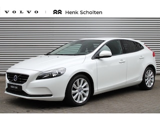 Volvo V40 T2 Kinetic 129PK Handgeschakeld | Verwarmbare Voorruit | Trekhaak | Getint Glas | Cruise Control | Navigatie | Bluetooth | Achteruitrijcamera | Parkeersensoren Achter | Stoelverwarming |