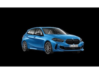 BMW M135i xDrive | Live Cockpit | Panorama | Leder | Memory | H&K | Head-Up | Camera | 19"LM | Misano Blau