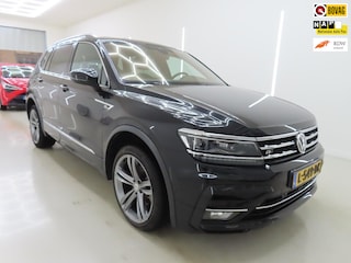 Volkswagen Tiguan 1.5 TSI Highline Business R Line+Leder+stoel-verw+360 Camera+trekhaak+Led+19"Lmv+Nav = ORIG/NL 62DKM !!