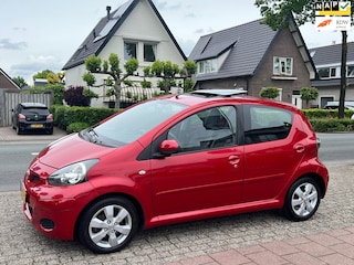 Toyota Aygo 1.0-12V Aspiration Red Navigator NL-AUTO-NAP