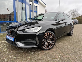 Cupra Leon 1.4 e-Hybrid VZ Performance | Elektrische stoelen met memory, 19 inch copper velgen, Start knop stuur, Camera, Dealer onderhouden, zeer luxe!