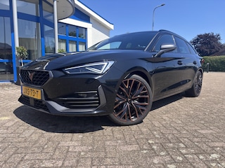 Cupra Leon 1.4 e-Hybrid VZ Performance | Elektrische stoelen met memory, 19 inch copper velgen, Start knop stuur, Camera, Dealer onderhouden, zeer luxe!