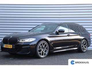 BMW 5-serie Touring 530D 286PK HIGH EXECUTIVE M-SPORT / NAVI / LEDER / FULL-LED / CLIMA / PDC / 19" LMV / CAMERA / KEYLESS / PANO. DAK / WINTERPAKKET / ADAPT. CRUISECONTROL / UNIEK / NIEUWSTAAT !!