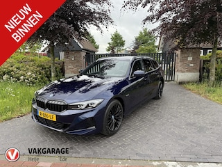 BMW 3-serie Touring 320e | Nieuw Model | Camera | Zwarte Hemel | NL-Auto | Cruise control adaptief met Stop&Go |