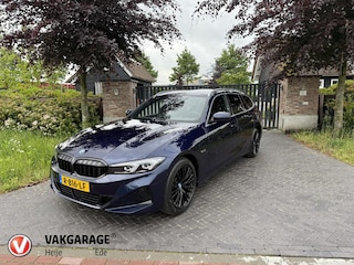 BMW 3-serie Touring 320e | Nieuw Model | Camera | Zwarte Hemel | NL-Auto | Cruise control adaptief met Stop&Go |