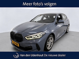 BMW 118i Business Edition Automaat / Navigatie / Panoramadak / Leder
