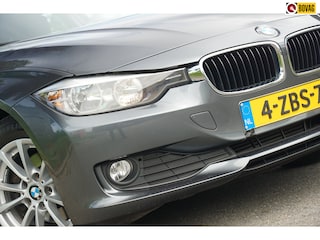 BMW 3-serie Touring 316i Business Plus | Mineralgrau metallic | Volledig Leder/Clima/Nav/Cruise/Rijmodi - Keurig!